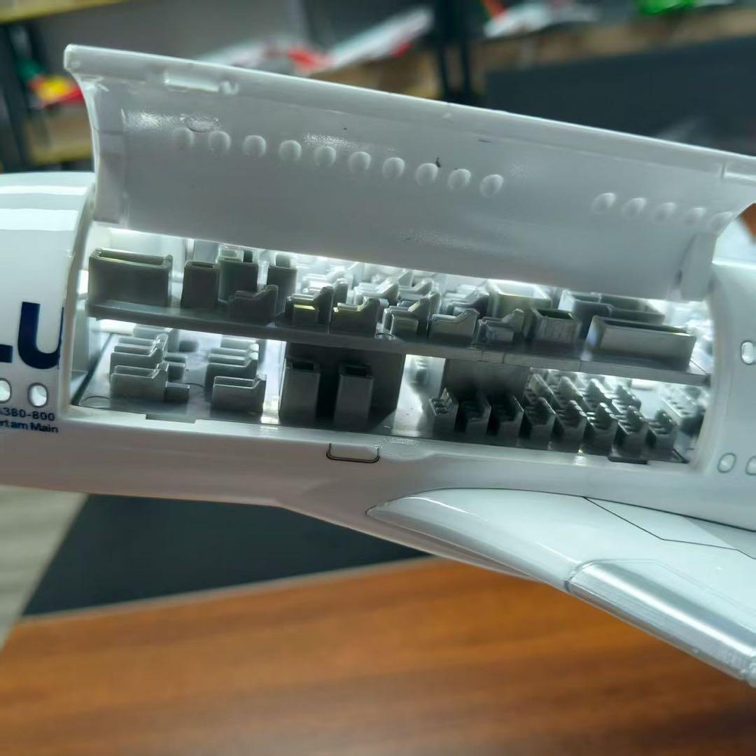 1/160 A380 ルフトハンザ 内部可視 LED付 組立式 空港マット付