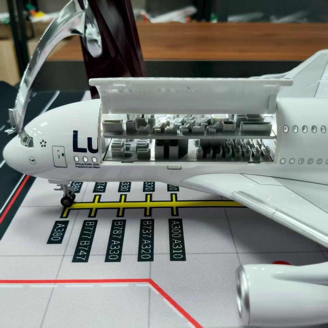 1/160 A380 ルフトハンザ 内部可視 LED付 組立式 空港マット付
