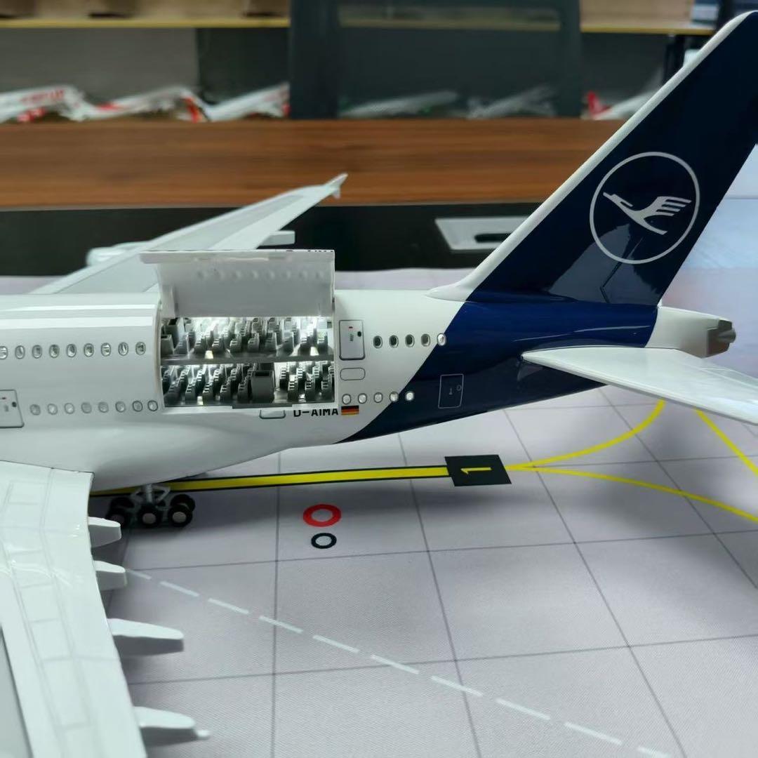 1/160 A380 ルフトハンザ 内部可視 LED付 組立式 空港マット付