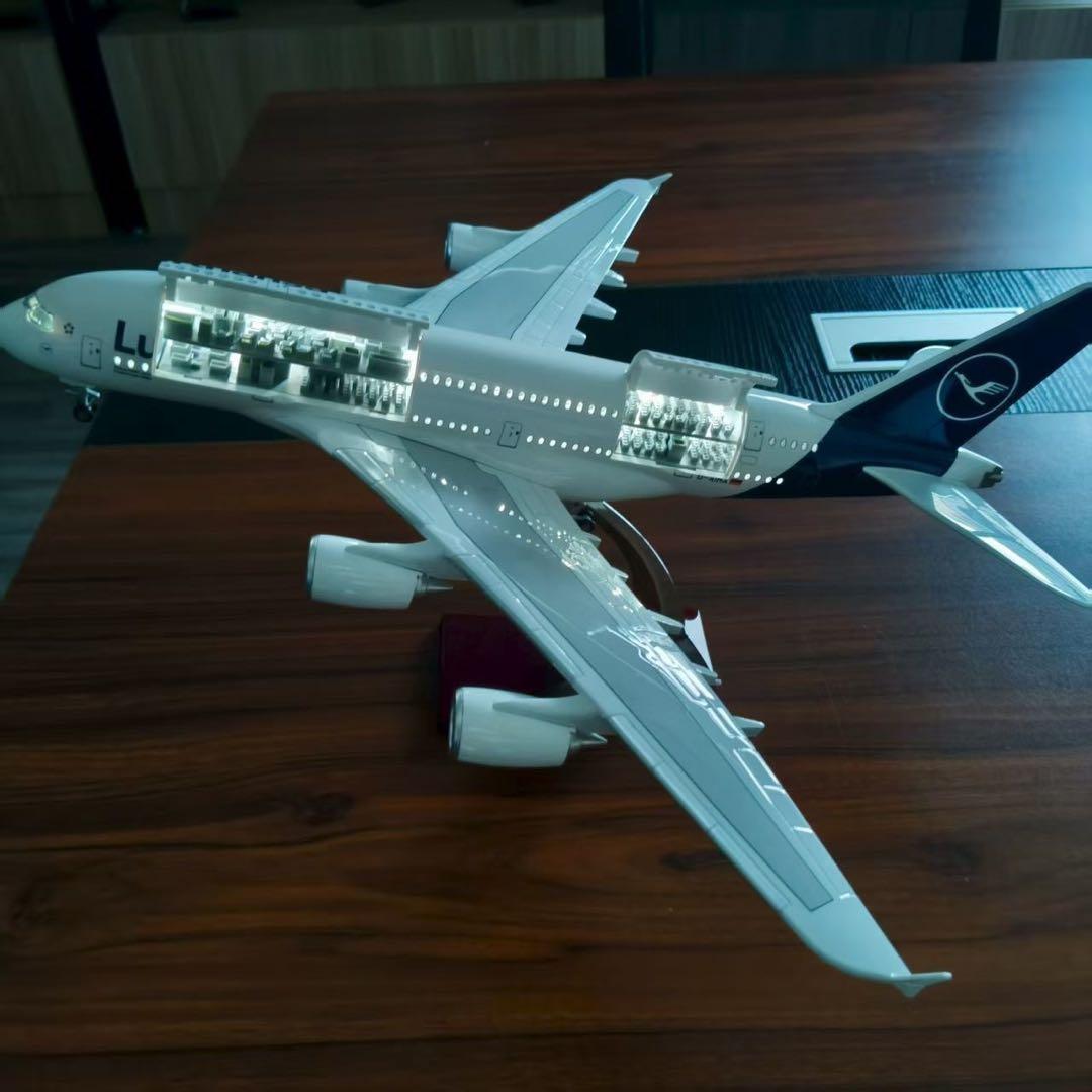 1/160 A380 ルフトハンザ 内部可視 LED付 組立式 空港マット付