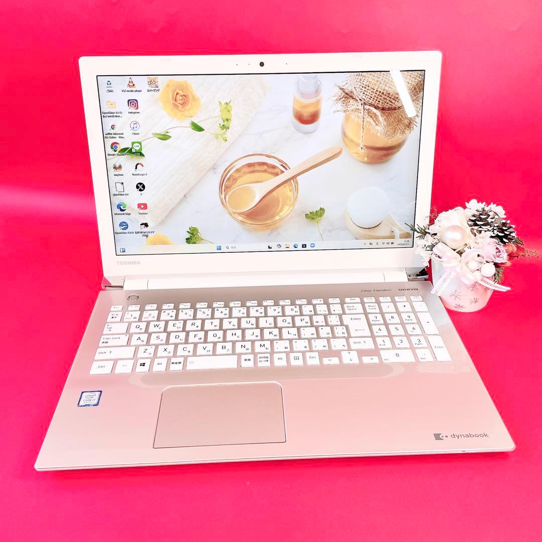 美品✨第8世代Corei7✨️薄型ノートパソコンWindows11ゴールド✨️カメラ
