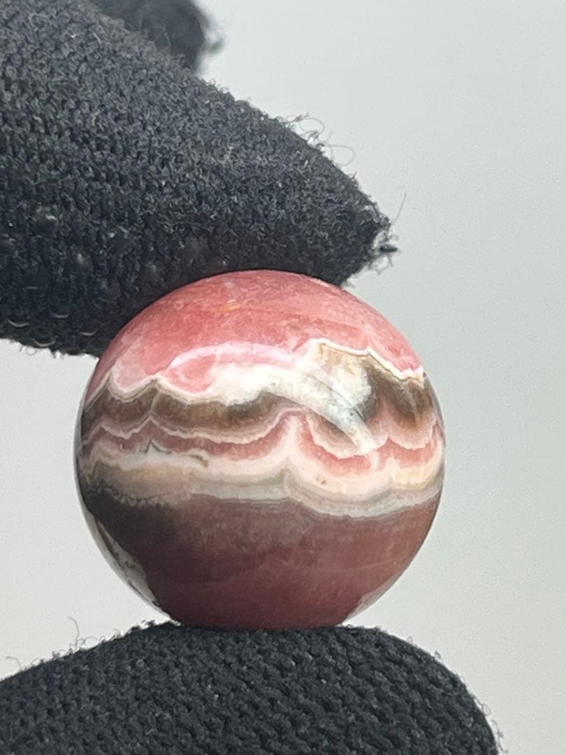 天然石　インカローズ　ミニスフィア　約1.8センチ台座付き⭐️1411