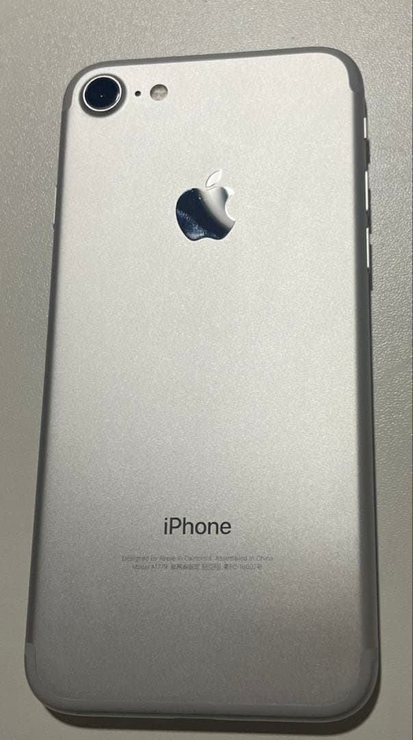 iPhone シルバー 本体
