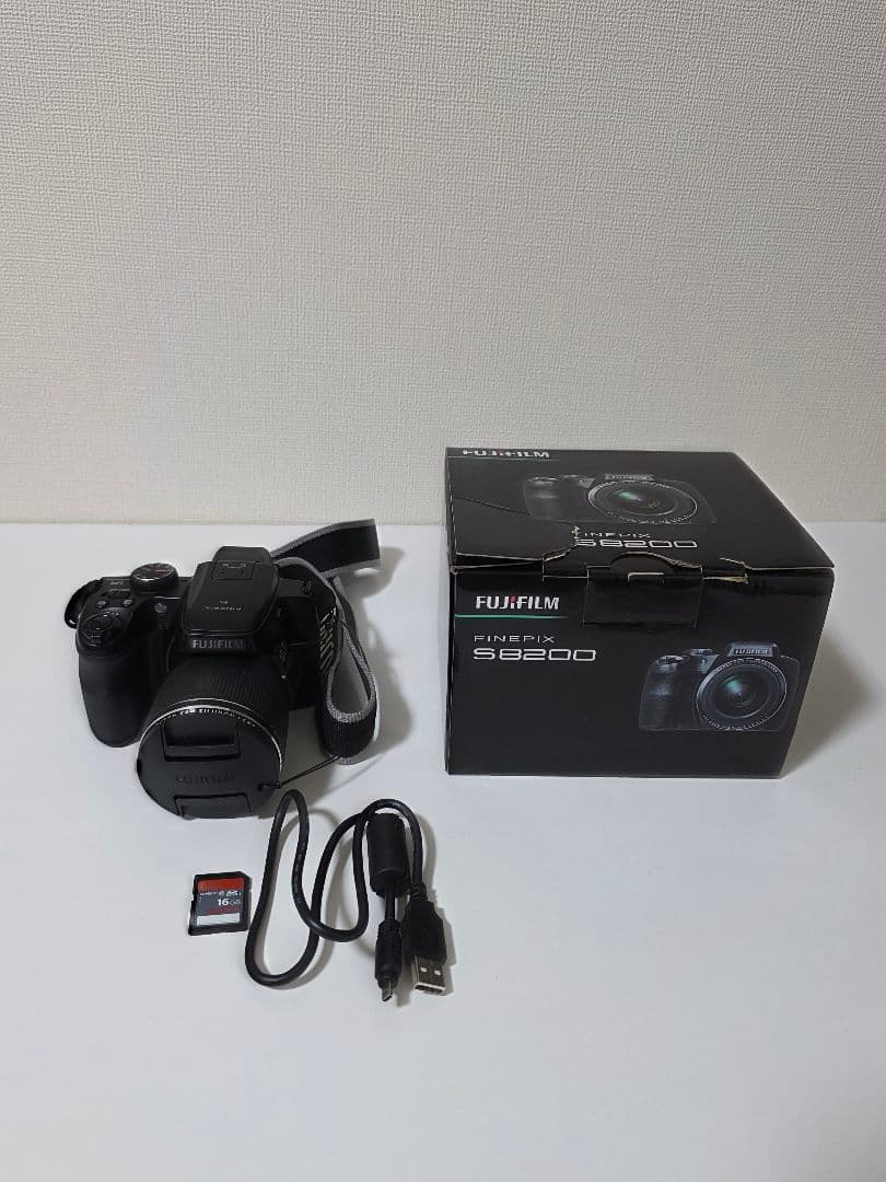 美品 Fujifilm FinePix S8200 コンパクトデジタルカメラ