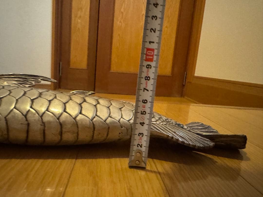 アロワナ（龍魚）の金属製の置物　2体セット