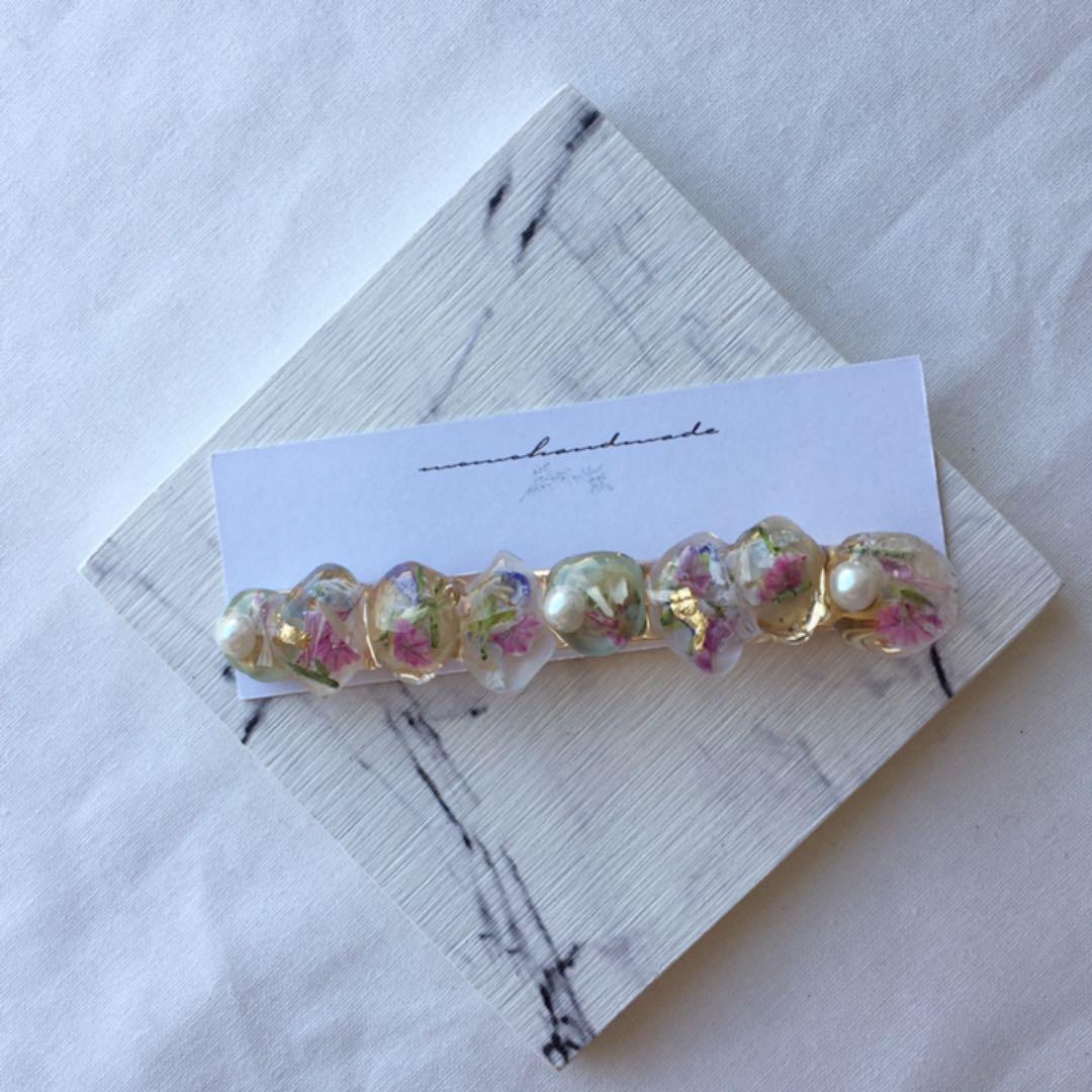 ヘアクリップ   鉱石レジン ドライフラワー handmade