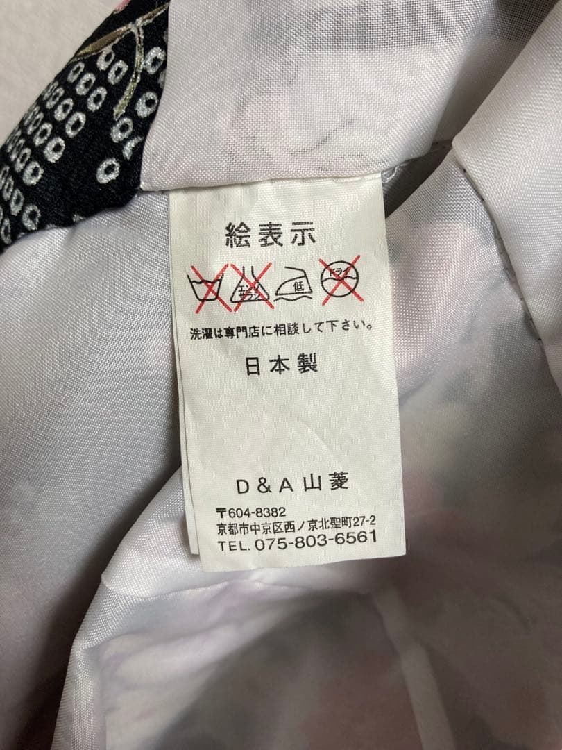 伝統的な黒色花柄着物　七五三7歳女児着物＆長襦袢半衿付き花柄　小花古典レトロ風