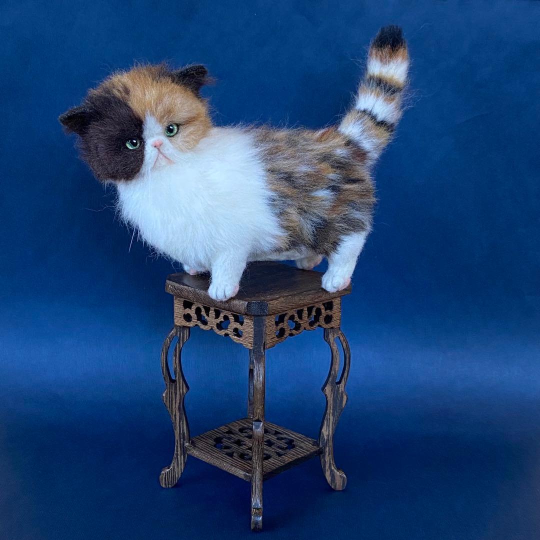 羊毛フェルト猫　全身タイプ　リアル可愛い三毛のエキゾチックショートヘア