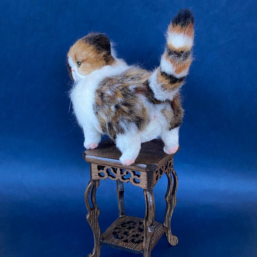 羊毛フェルト猫　全身タイプ　リアル可愛い三毛のエキゾチックショートヘア