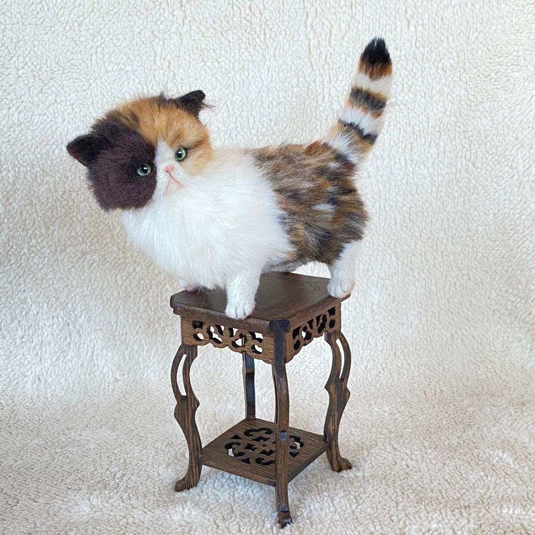 羊毛フェルト猫　全身タイプ　リアル可愛い三毛のエキゾチックショートヘア