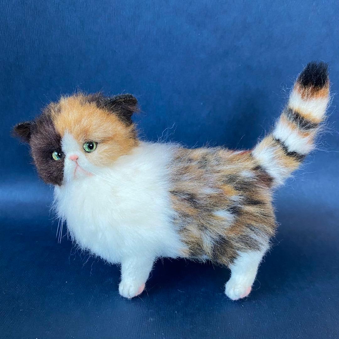 羊毛フェルト猫　全身タイプ　リアル可愛い三毛のエキゾチックショートヘア