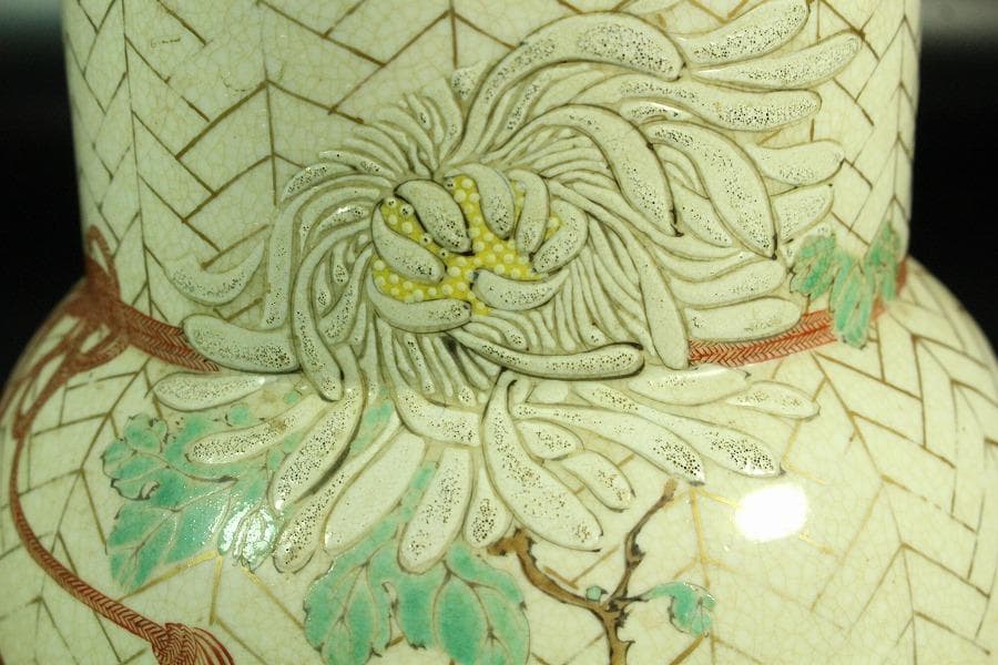 古い 薩摩 金彩色絵 菊盛絵 網代模様 瓶(K-YC657)