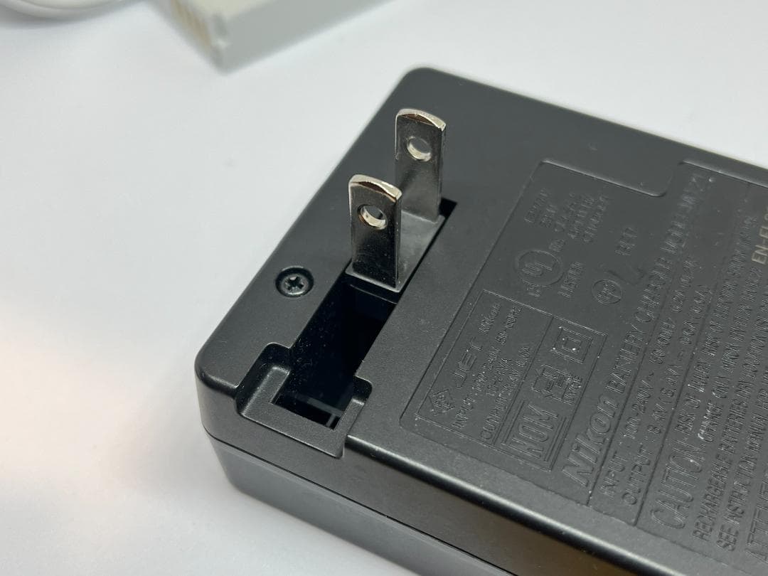 ニコン　Nikon1 J4 ミラーレス一眼　ホワイト 標準レンズ　 動作確認済み