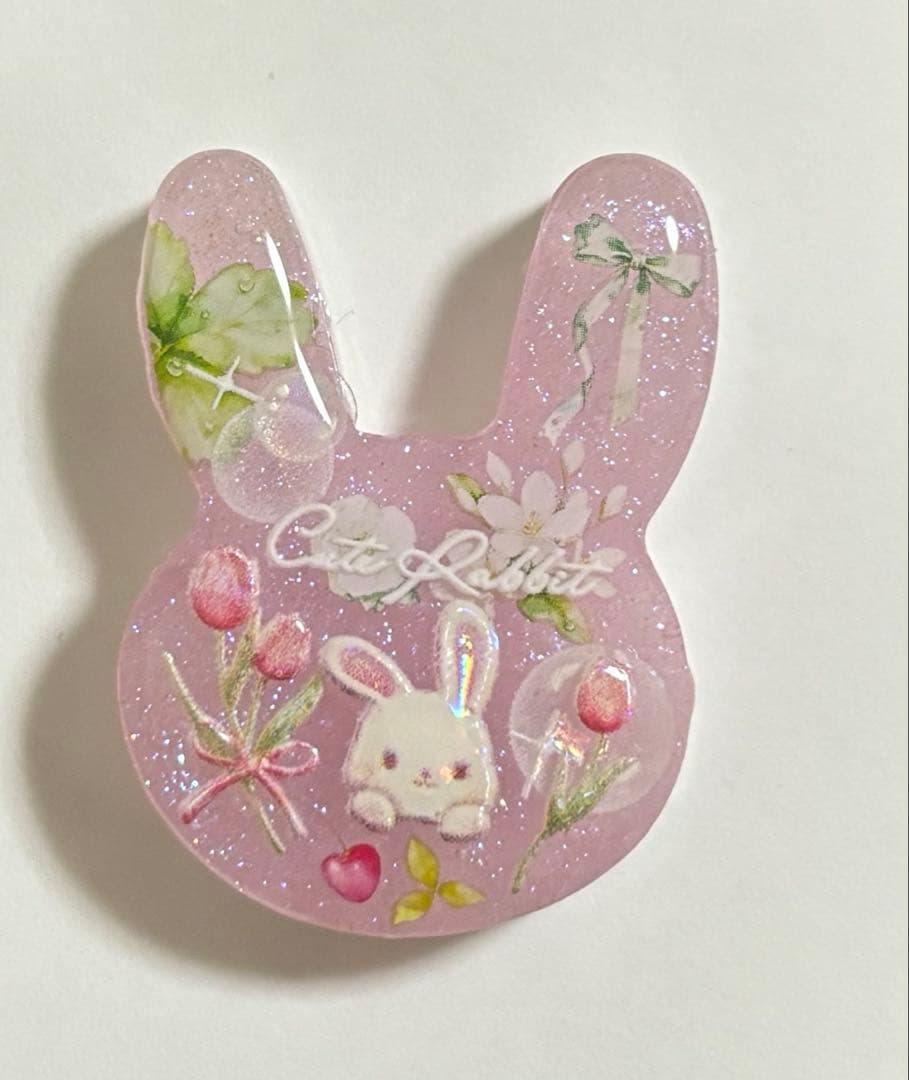 再販不可。うさぎチューリップレジンヘアゴムブローチ