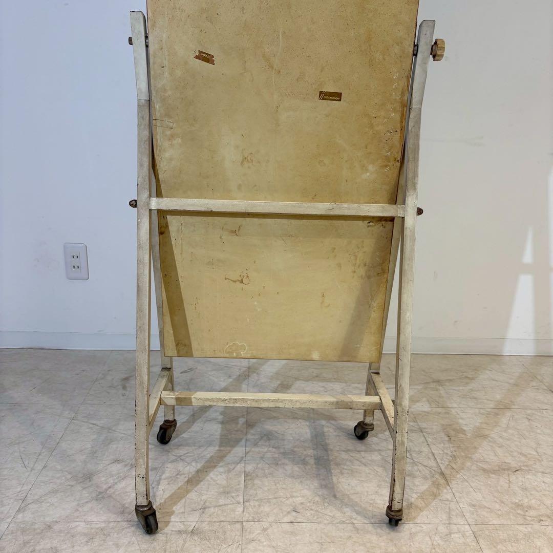 キャスター付きスタンドミラー　アパレル　店舗什器