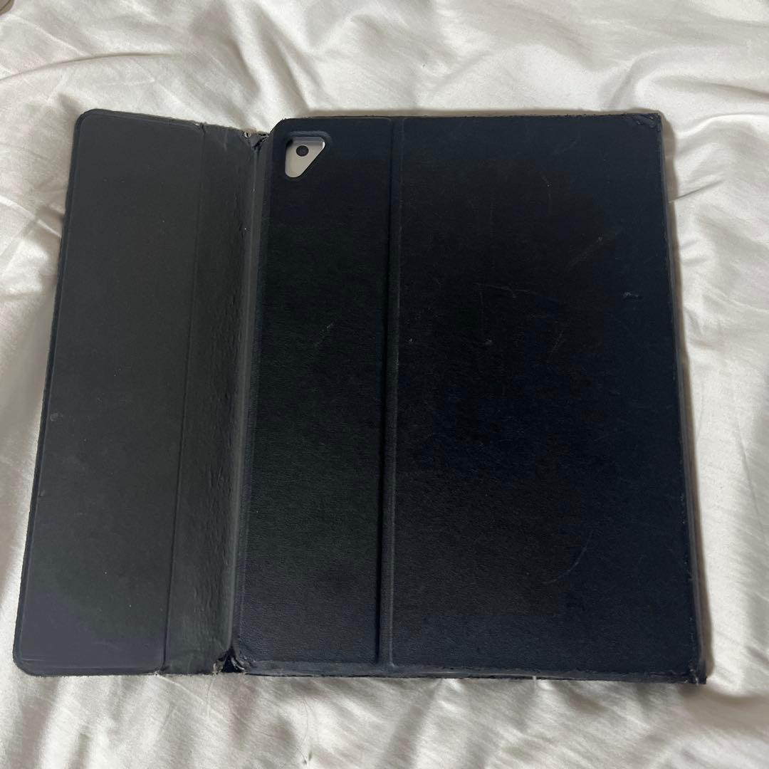 ホワイト iPad 本体 + ブラックカバー + Bluetoothキーボード