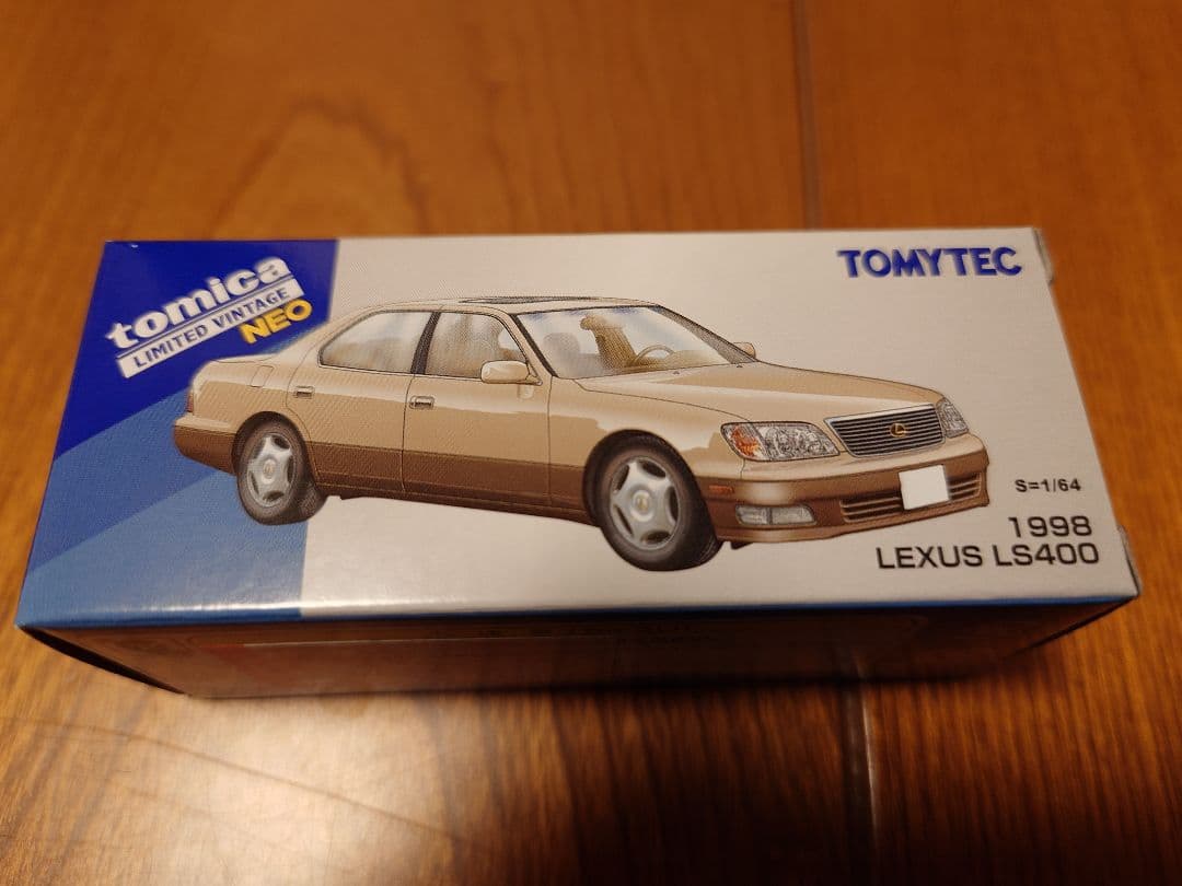 トミカリミテッドヴィンテージネオ LEXUS LS400　GOLD/BEIGE