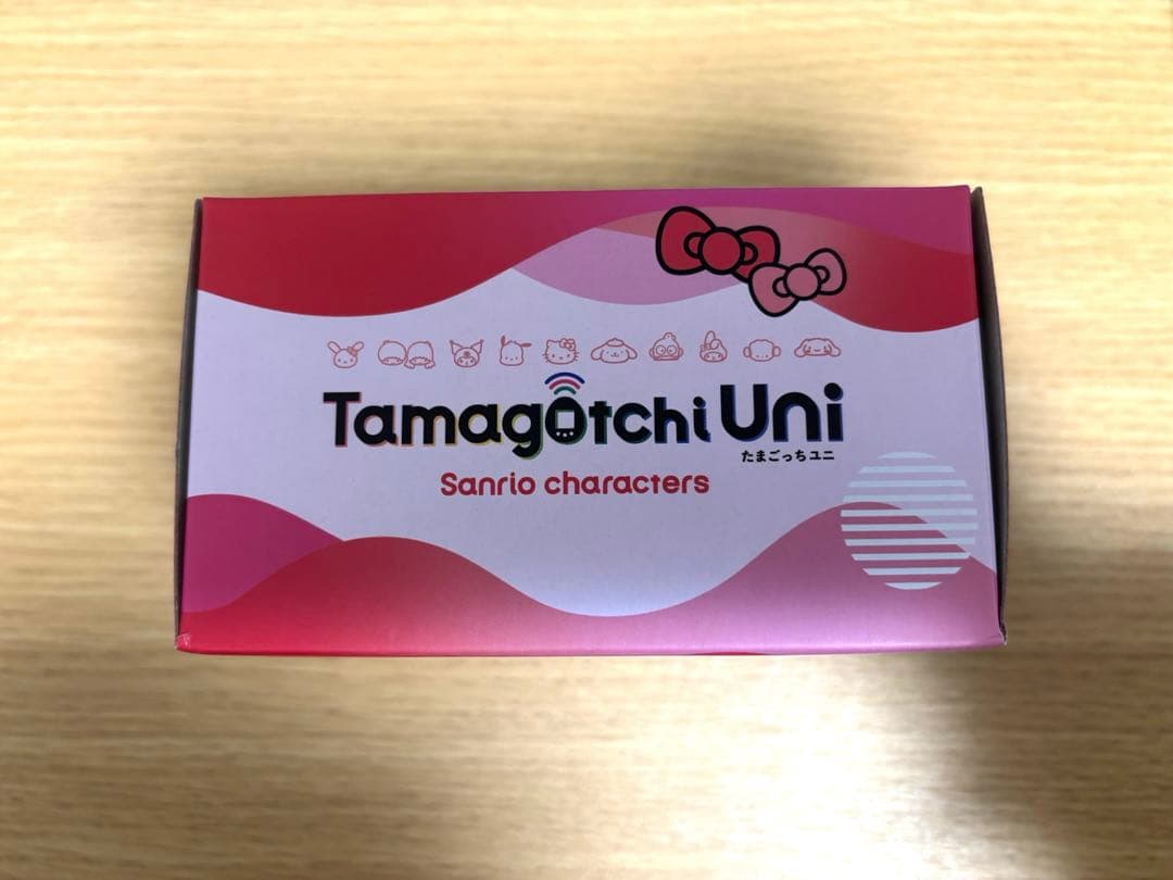 【極美品】たまごっちユニ　サンリオ　いちごケース付き