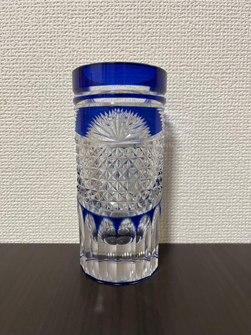 メルカリ市価格！！ 江戸切子クリスタルガラスの花生 桐箱付き