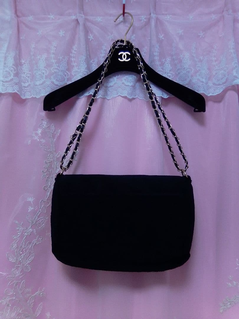 CHANEL ノベルティブラック スエード風 ショルダーバッグ ホワイトロゴ入り