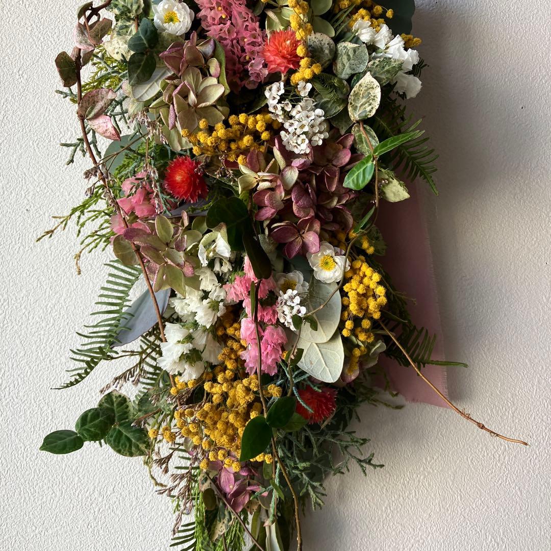 ミランドールミモザといちご畑のようなスワッグガーランド　水無月紫陽花　スターチス