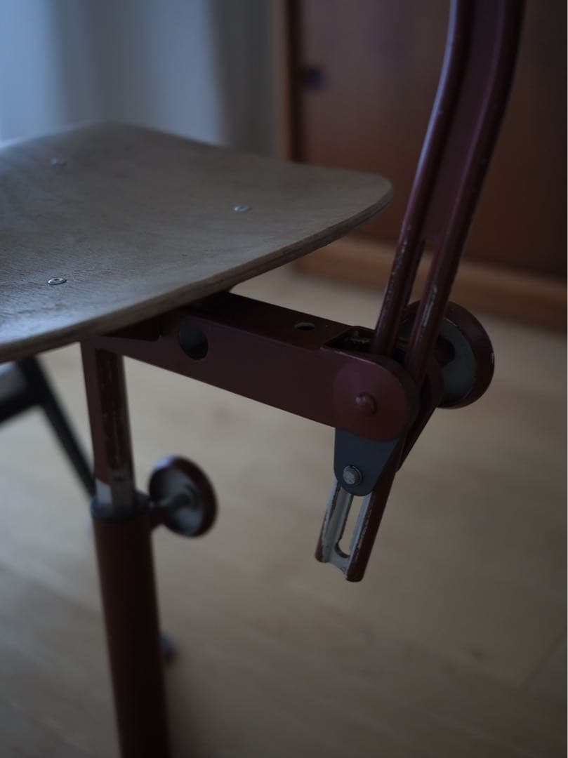 フリソ•クラマー　ドラフティングテーブル&チェア