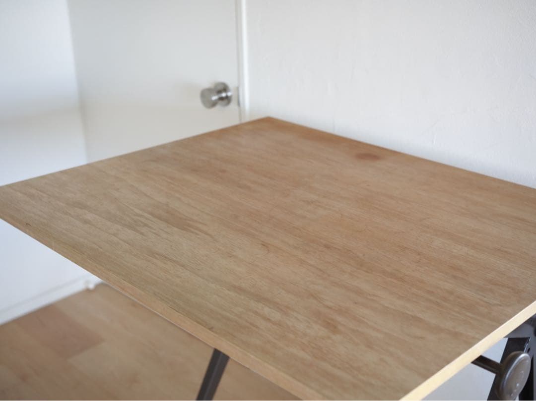 フリソ•クラマー　ドラフティングテーブル&チェア