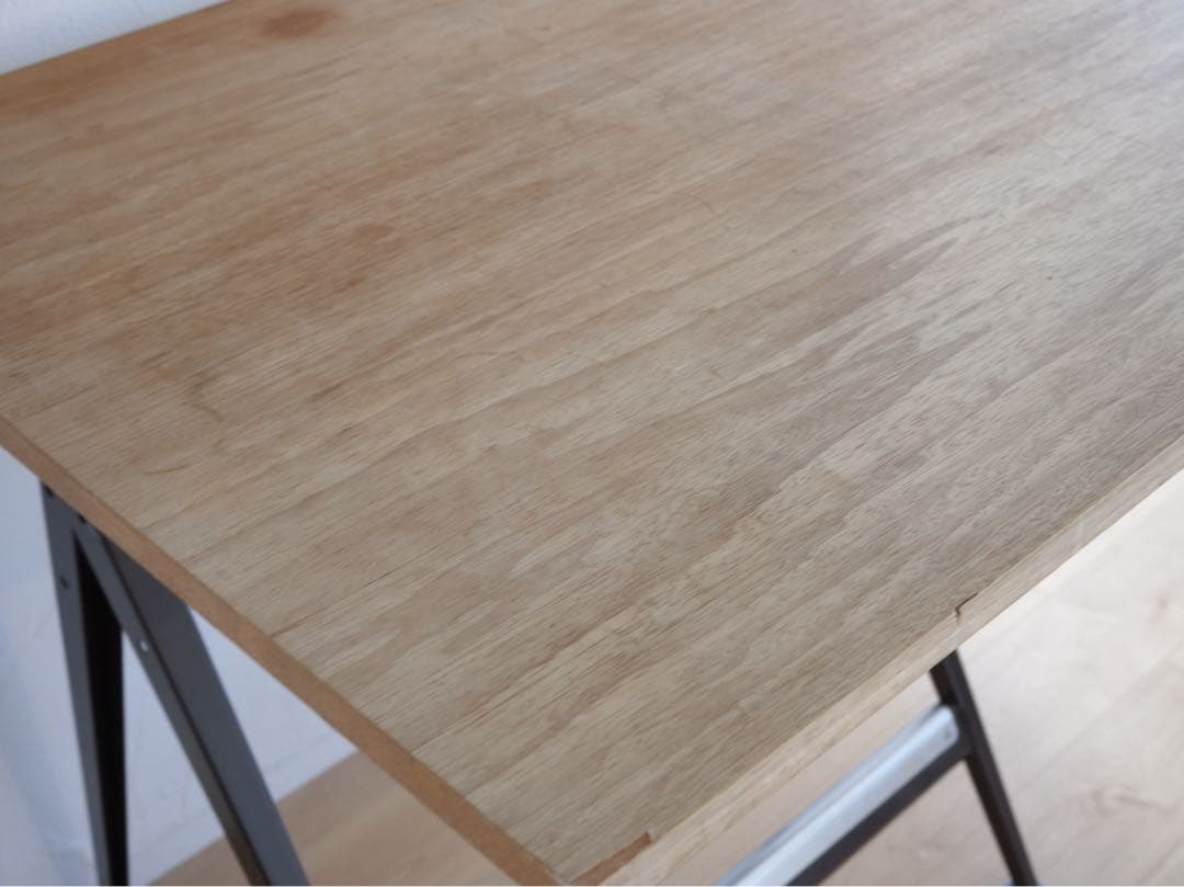 フリソ•クラマー　ドラフティングテーブル&チェア