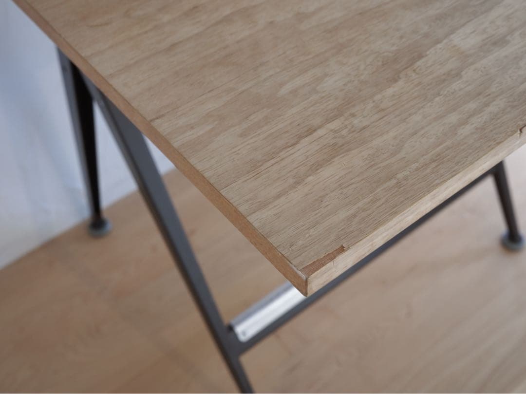 フリソ•クラマー　ドラフティングテーブル&チェア