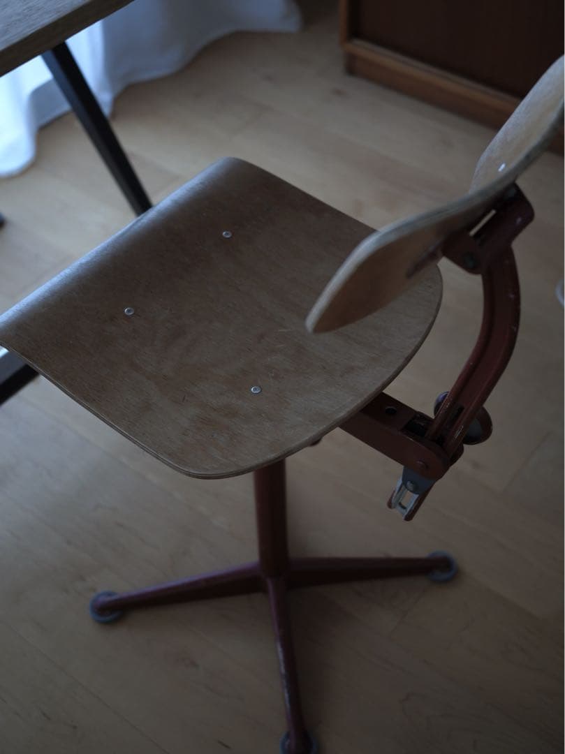 フリソ•クラマー　ドラフティングテーブル&チェア