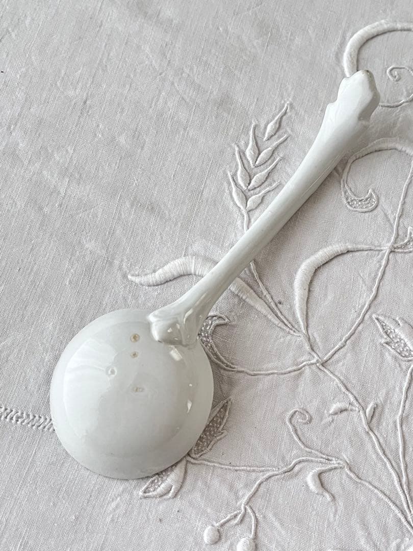 【美品】フランスアンティーク ホワイト陶器のソーシエールおさじセット[3817]