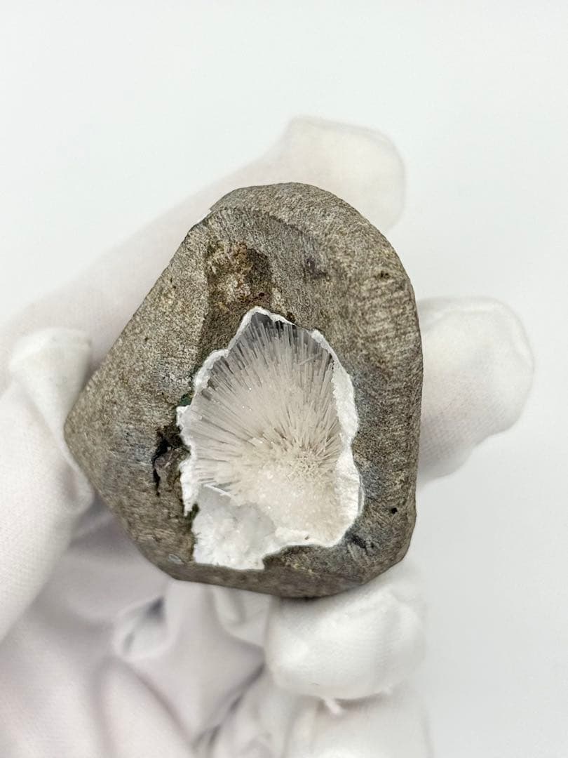 スコレサイト　スコレス沸石　原石　鉱物標本　ゼオライト　オケナイト　天然石