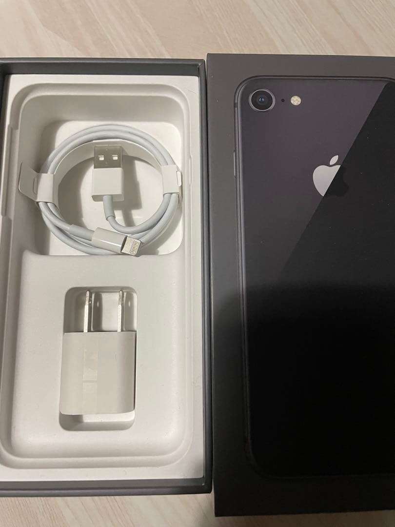 iPhone 8 64GB スペースグレー　美品、付属品あり