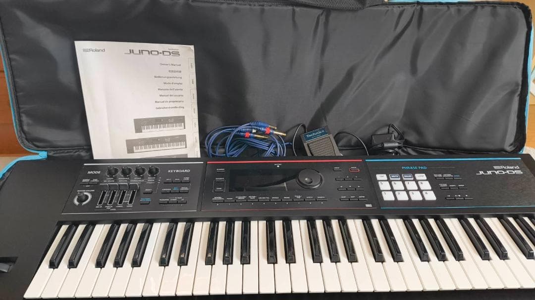 Roland JUNO-DS 61鍵盤キーボード 電源　ペダル　シールド付き