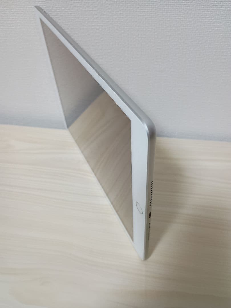 iPad 第7世代　32GB 目立つキズなし