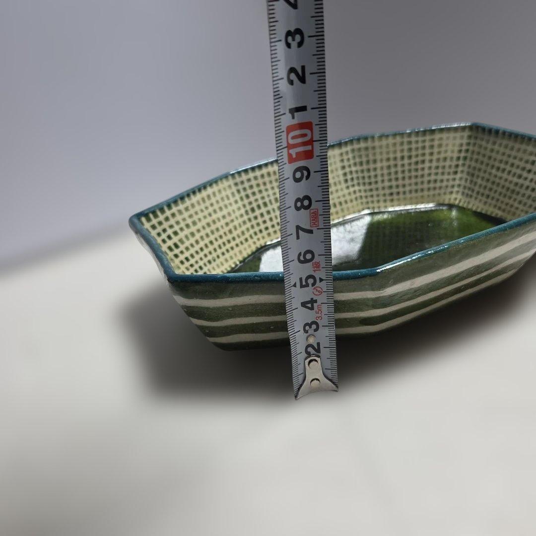 作家、八角形と楕円形の皿 2点