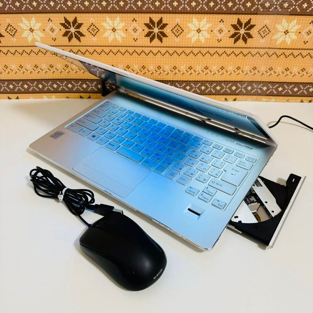 S204 富士通ノートパソコン i5タッチパネルSSD高速 Windows11