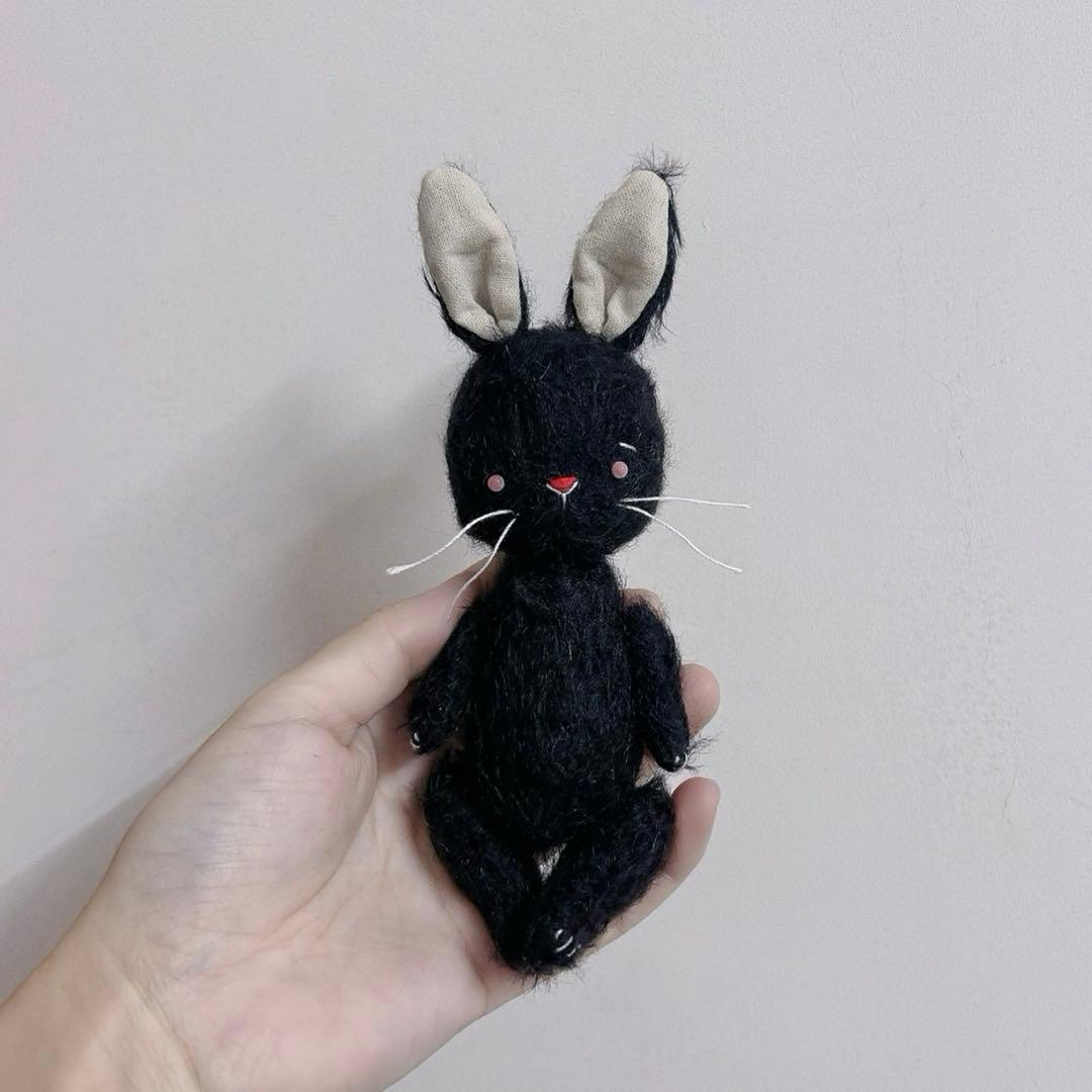大人しい黒兎ちゃん ぬいぐるみ テディバニー 海外作家様 ハンドメイド 置物