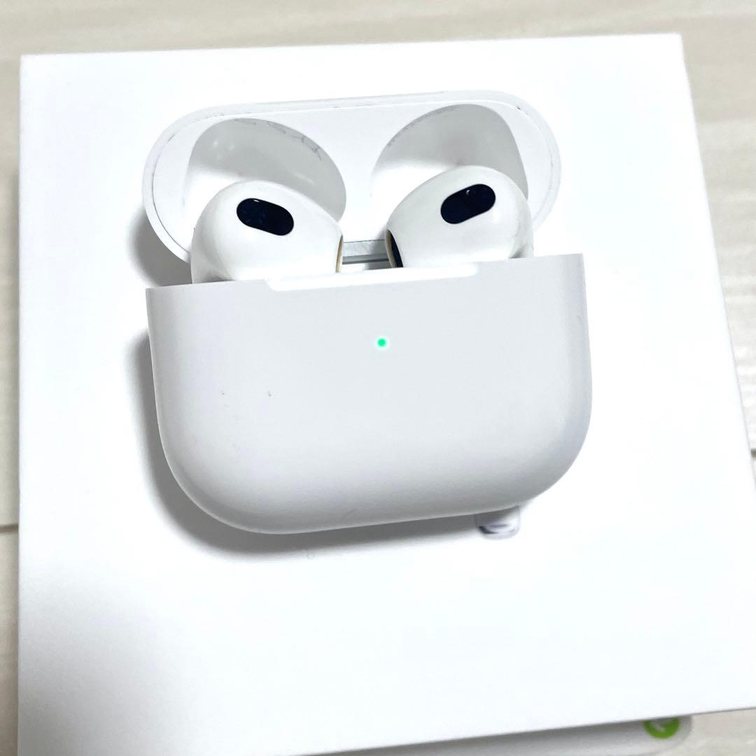 【正規品】Lightning充電ケース付きAirPods（第3世代） Apple
