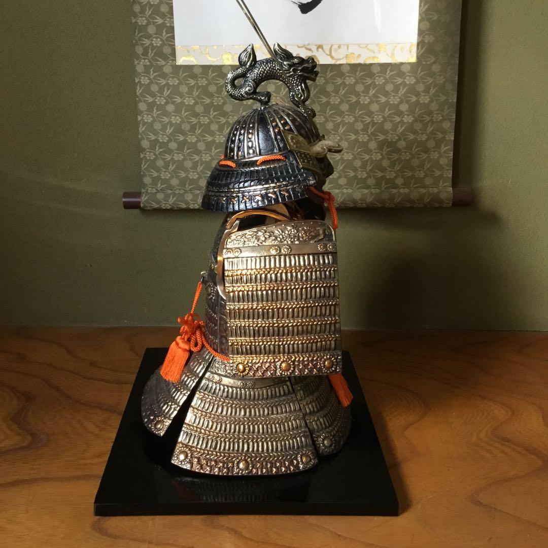 高級美術品　鎧置物　台付き