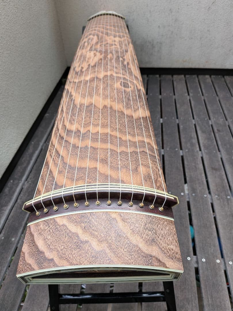 桐製琴 =13弦箏　　 刳り甲