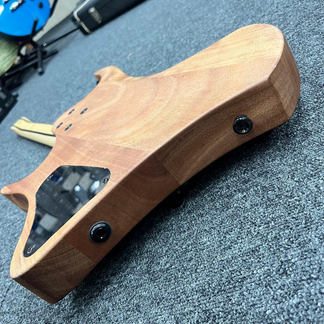 【11880】【新品】【通常弦張れます】 ヘッドレスギター ブラック