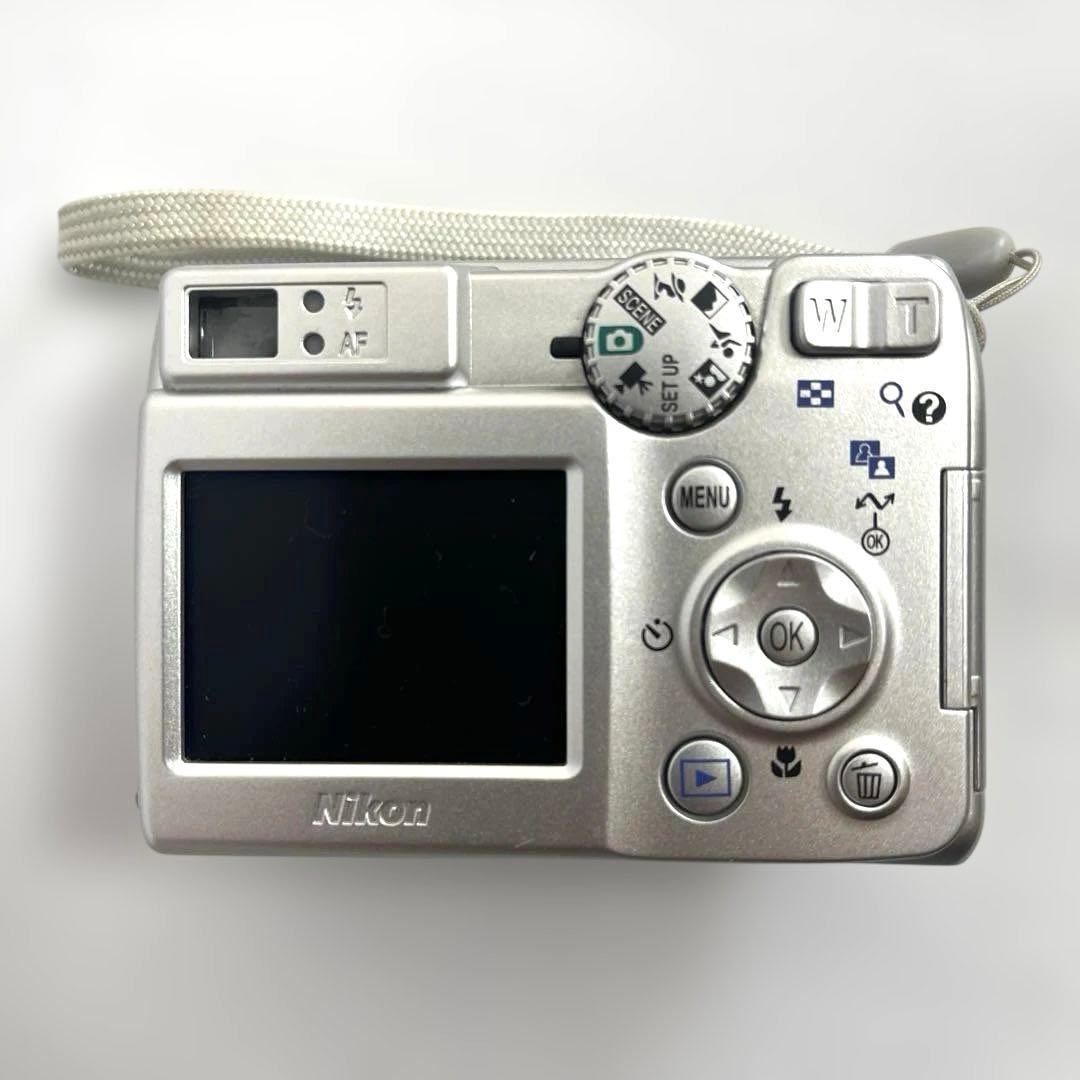 Nikon CoolPix E7600 単三電池駆動