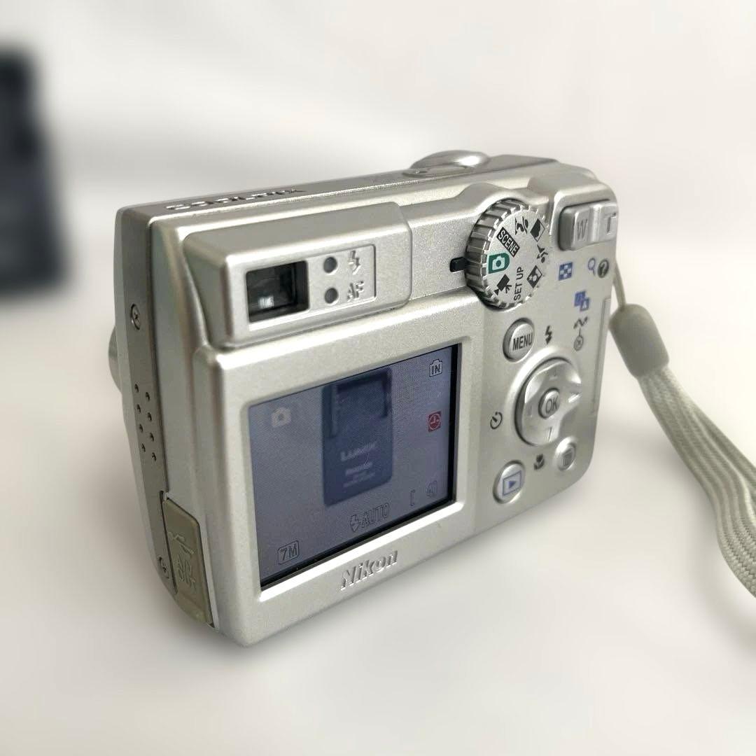 Nikon CoolPix E7600 単三電池駆動
