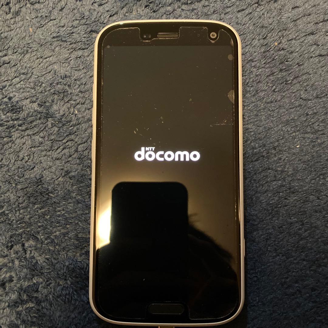 docomo F-52B スマートフォン本体　ホワイト