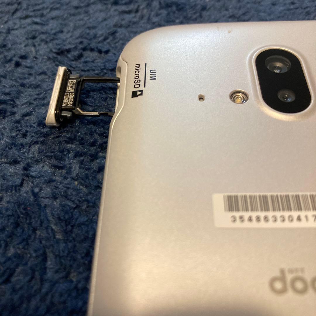 docomo F-52B スマートフォン本体　ホワイト