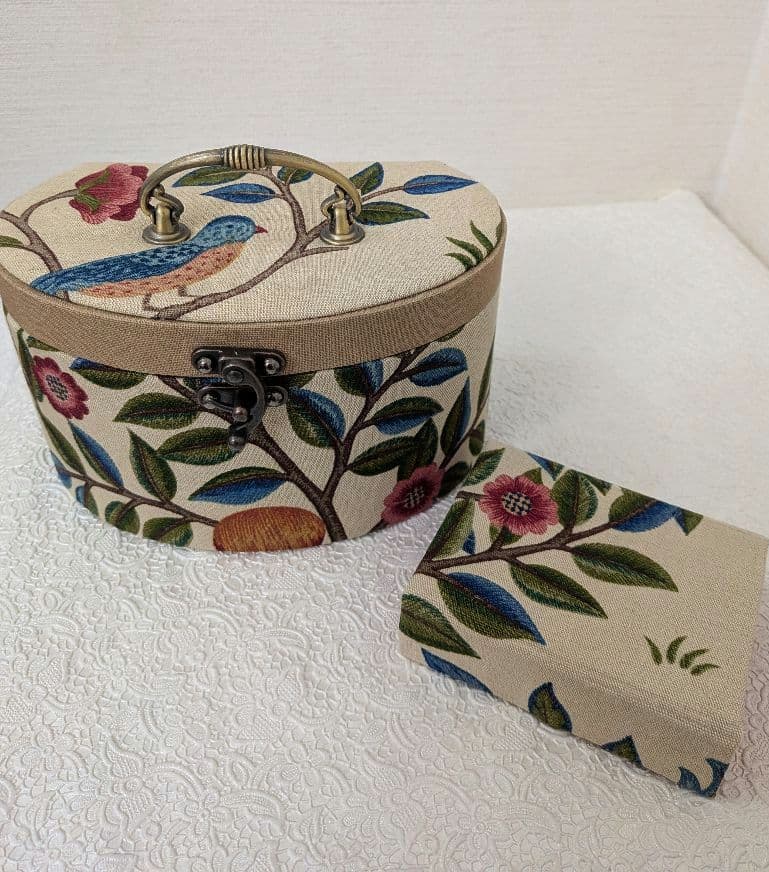 s様オーダー2点　オーバルバニティBOXとマスクBOX　ケルムスコットツリー生地