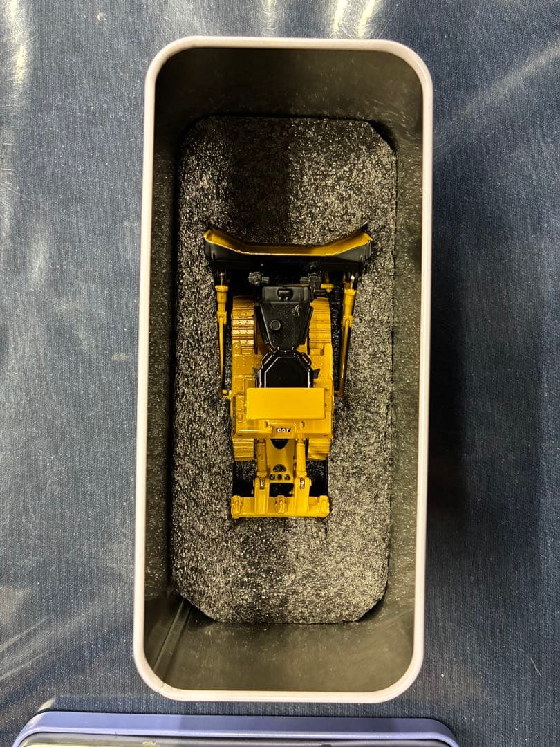 CAT D9T ブルドーザ」の1/87スケール