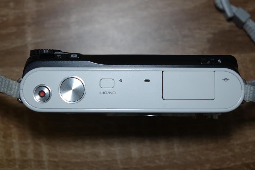 Nikon 1 J2 ホワイト ダブルレンズキット 動作確認済み