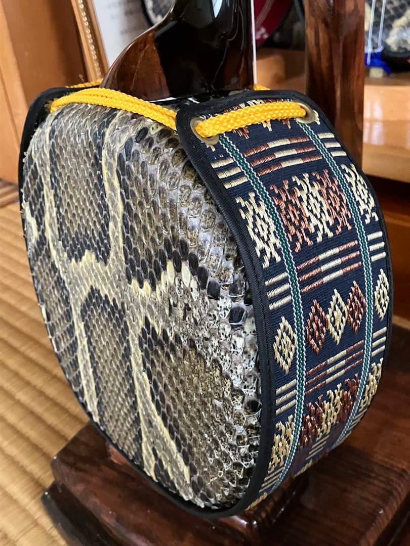 沖縄三線貴重本島産黒木鶉目与那城型本皮一枚張りスンチ塗り期間限定出品